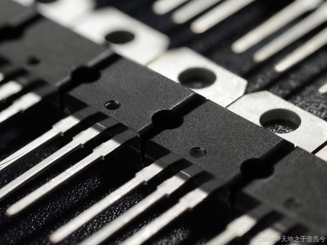 计算机硬件进化史:从电子管到量子革命